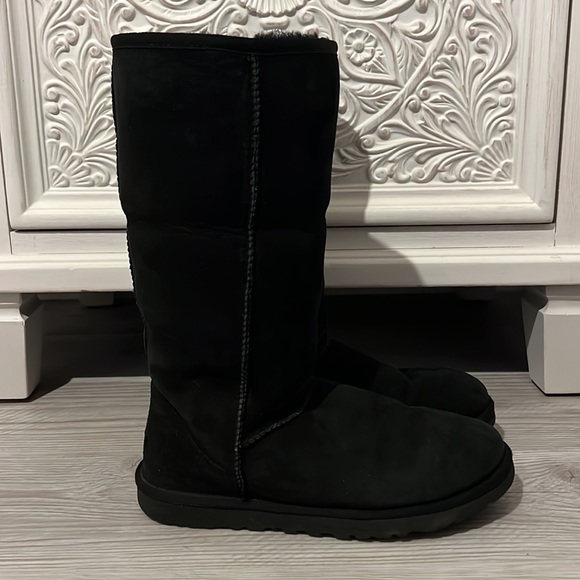 UGG Shoes - Black UGGS